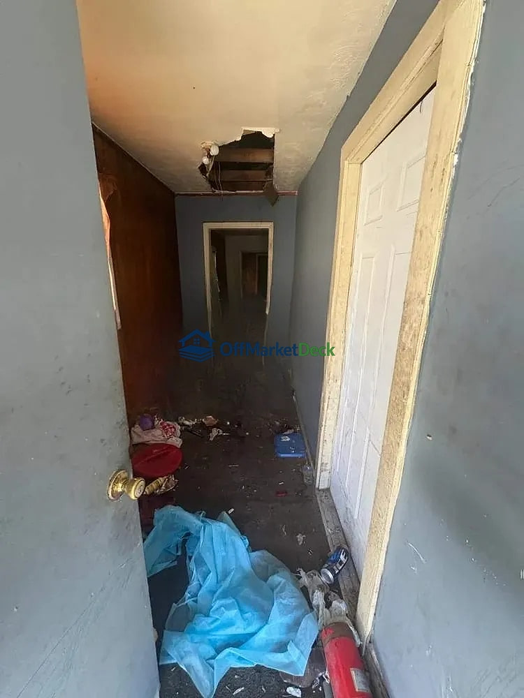 Off-market house in Memphis, Tennessee — 2 beds, 1 bath, $8,000 — photo 7 of 8
