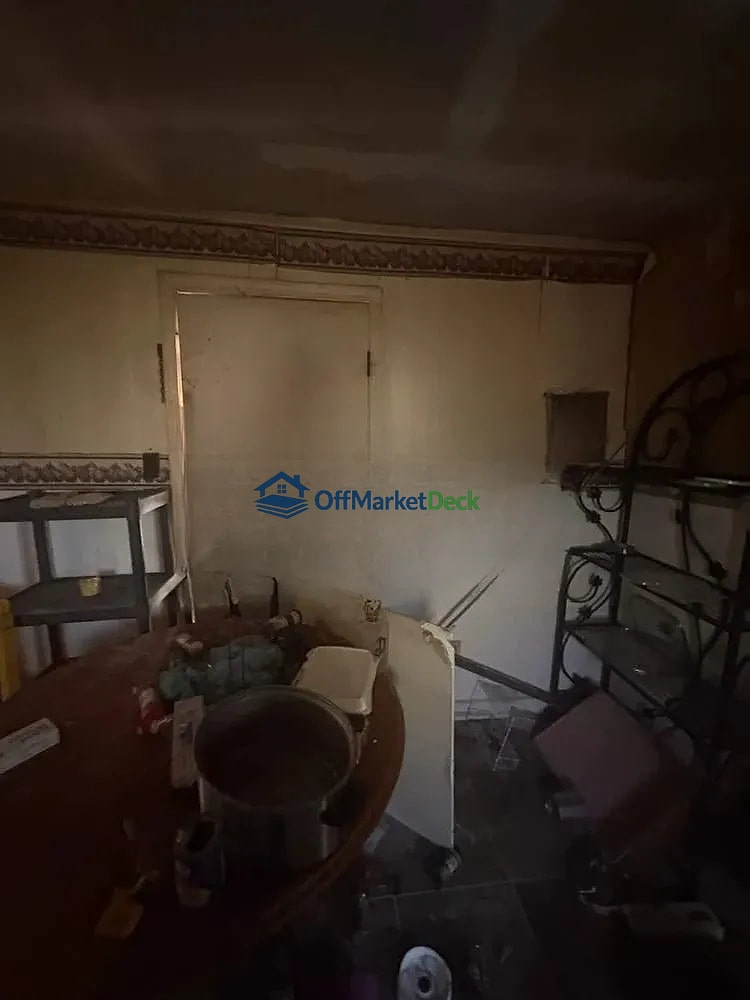 Off-market house in Memphis, Tennessee — 2 beds, 1 bath, $8,000 — photo 6 of 8