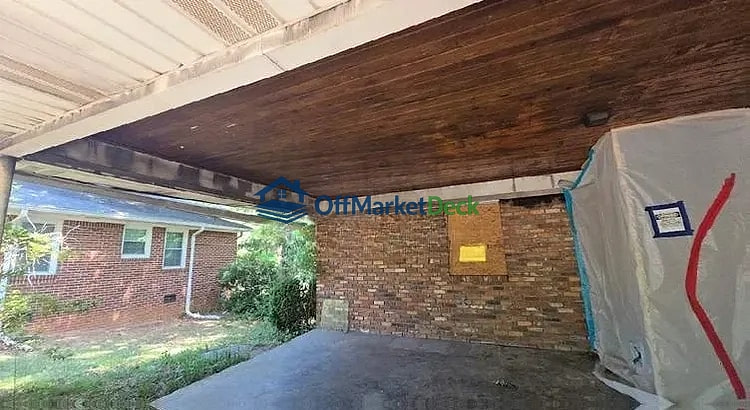 Off-market house in Atlanta, Georgia — 3 beds, 2 baths, $90,000 — photo 6 of 8