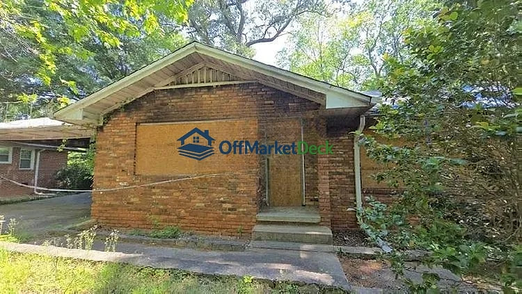 Off-market house in Atlanta, Georgia — 3 beds, 2 baths, $90,000 — photo 2 of 8