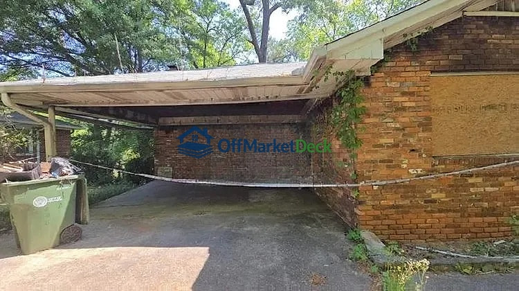 Off-market house in Atlanta, Georgia — 3 beds, 2 baths, $90,000 — photo 3 of 8