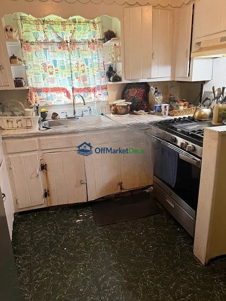 Off-market house in Atlanta, Georgia — 3 beds, 1 bath, $160,000 — photo 7 of 8