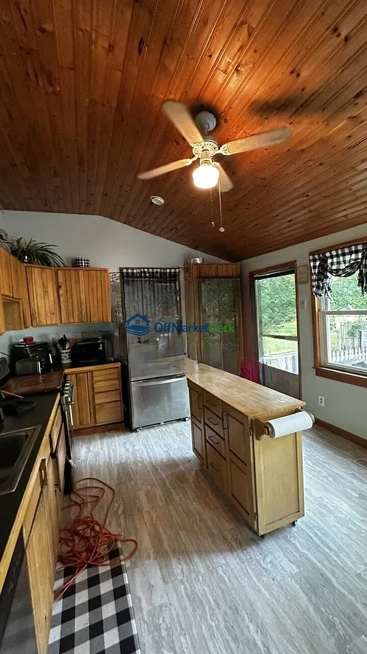 Off-market house in Canandaigua, New York — 3 beds, 1.5 baths, $99,900 — photo 7 of 8