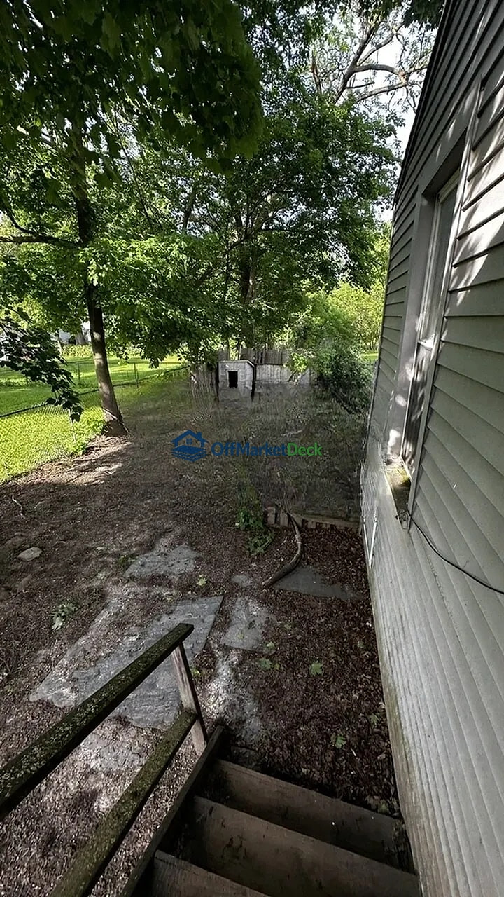 Off-market house in Canandaigua, New York — 3 beds, 1.5 baths, $99,900 — photo 3 of 8