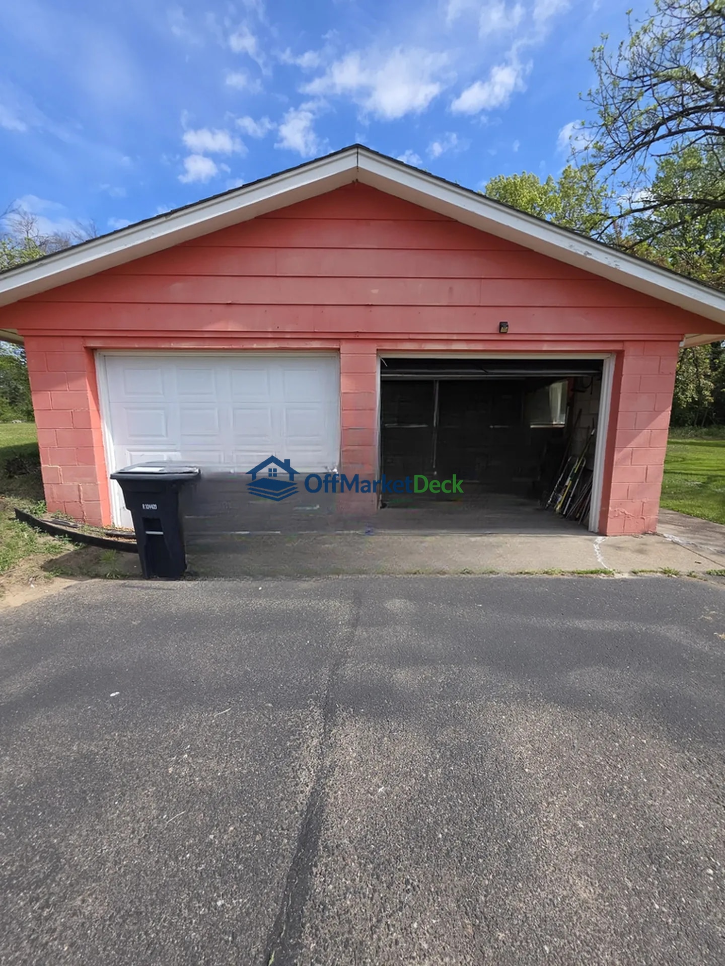 Off-market house in Stacy, Minnesota — 4 beds, 2 baths, $265,000 — photo 2 of 8