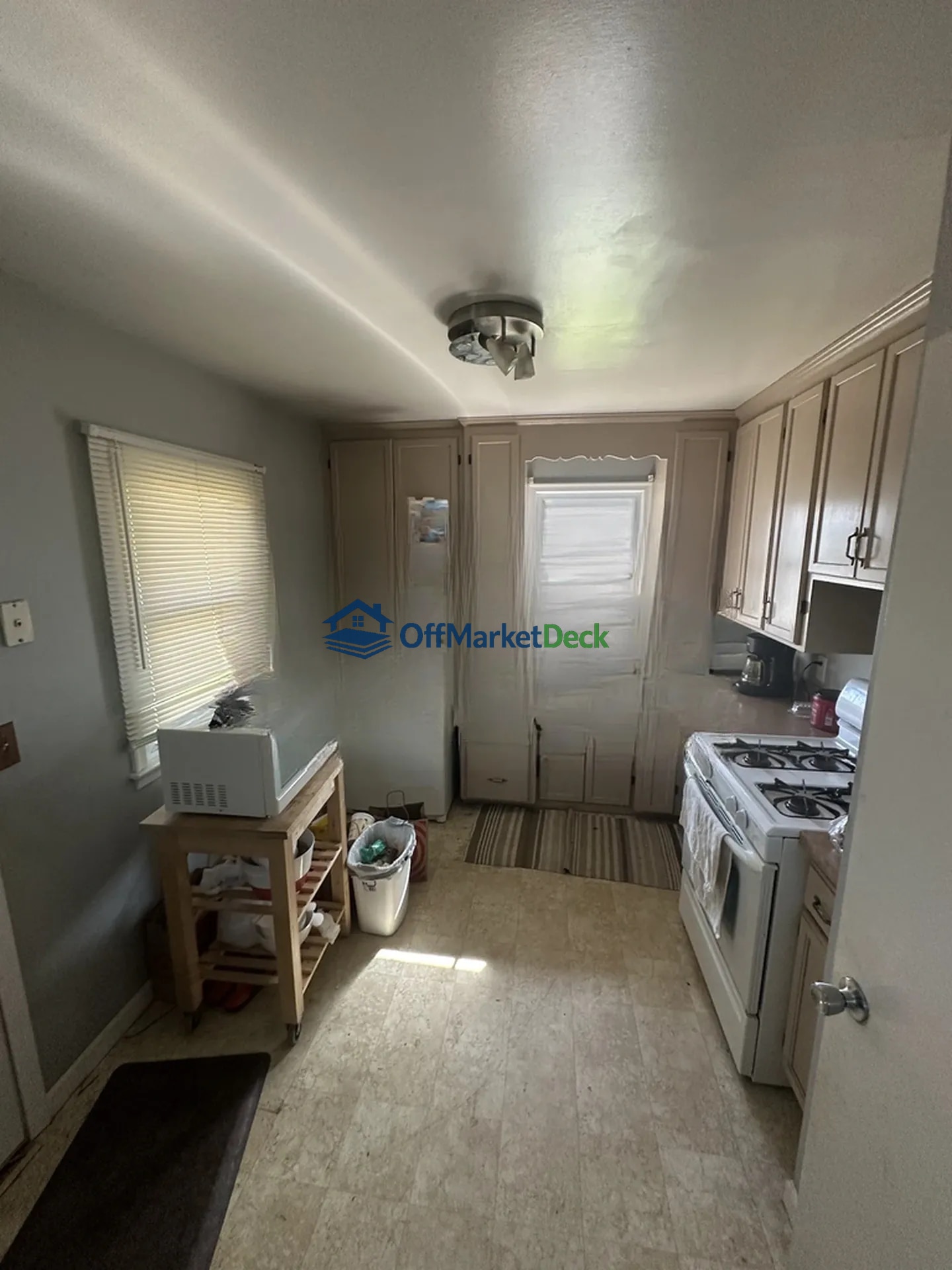 Off-market house in Minneapolis, Minnesota — 4 beds, 1 bath, $249,000 — photo 3 of 8