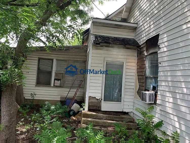 Off-market house in Kerrville, Texas — 3 beds, 1 bath, $70,000 — photo 2 of 8