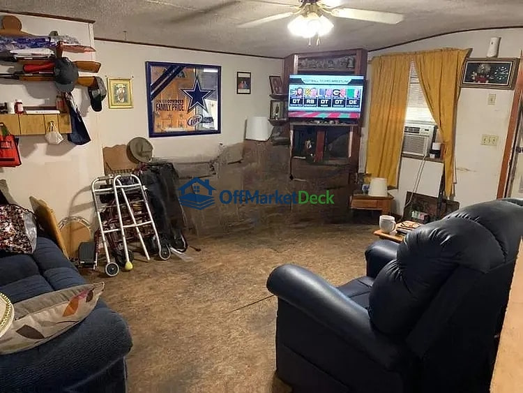 Off-market house in Kerrville, Texas — 3 beds, 1 bath, $70,000 — photo 4 of 8