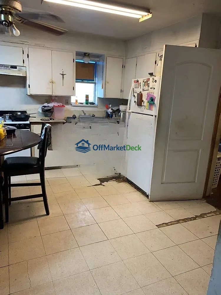 Off-market house in Kerrville, Texas — 3 beds, 1 bath, $70,000 — photo 6 of 8