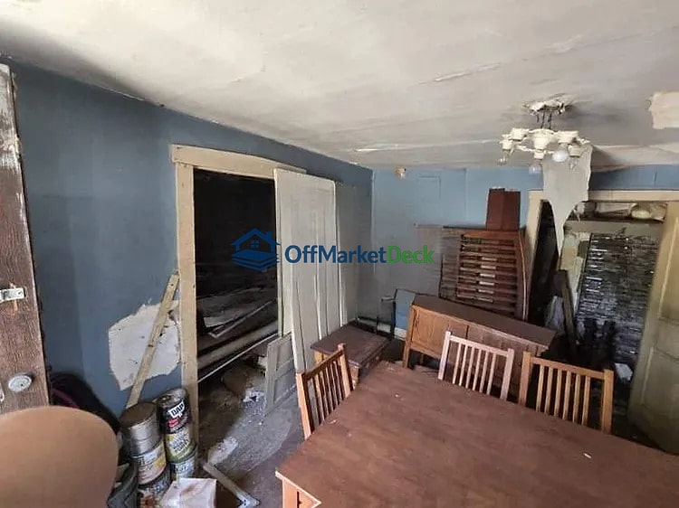 Off-market house in Cincinnati, Ohio — 4 beds, 2 baths, $90,000 — photo 7 of 8