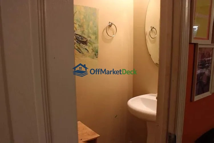 Off-market house in Atlanta, Georgia — 3 beds, 3 baths, $160,000 — photo 4 of 8