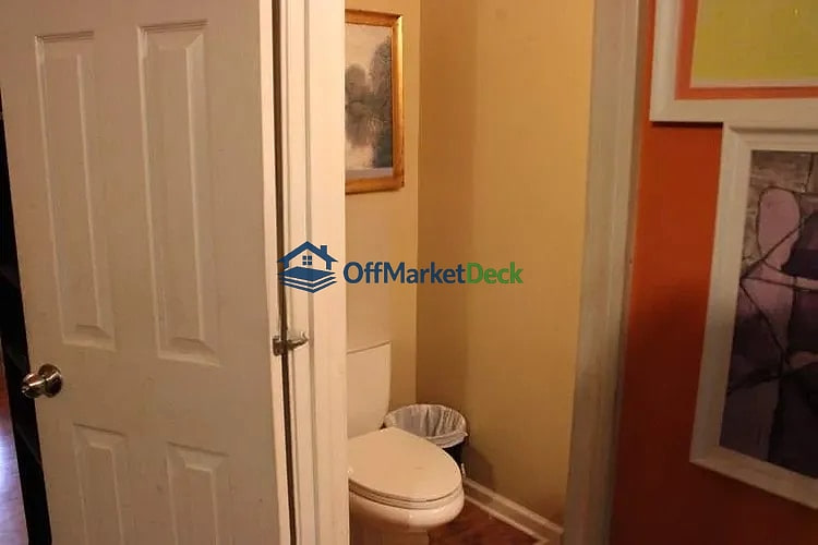 Off-market house in Atlanta, Georgia — 3 beds, 3 baths, $160,000 — photo 3 of 8