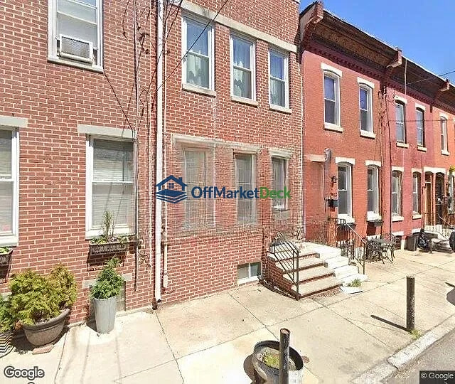 Off-market house in Philadelphia, Pennsylvania — 2 beds, 3 baths, $470,000 — photo 3 of 3