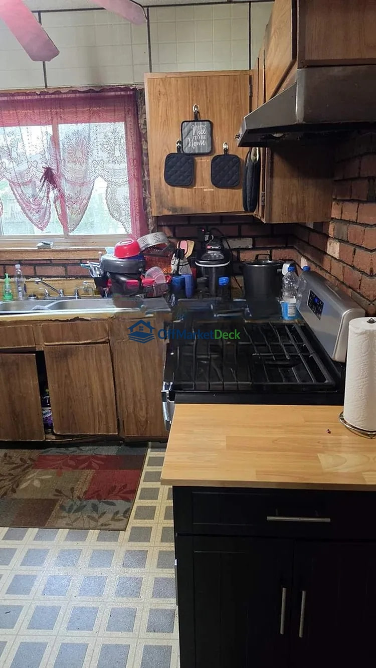 Off-market house in Alliance, Ohio — 3 beds, 1 bath, $65,000 — photo 7 of 8