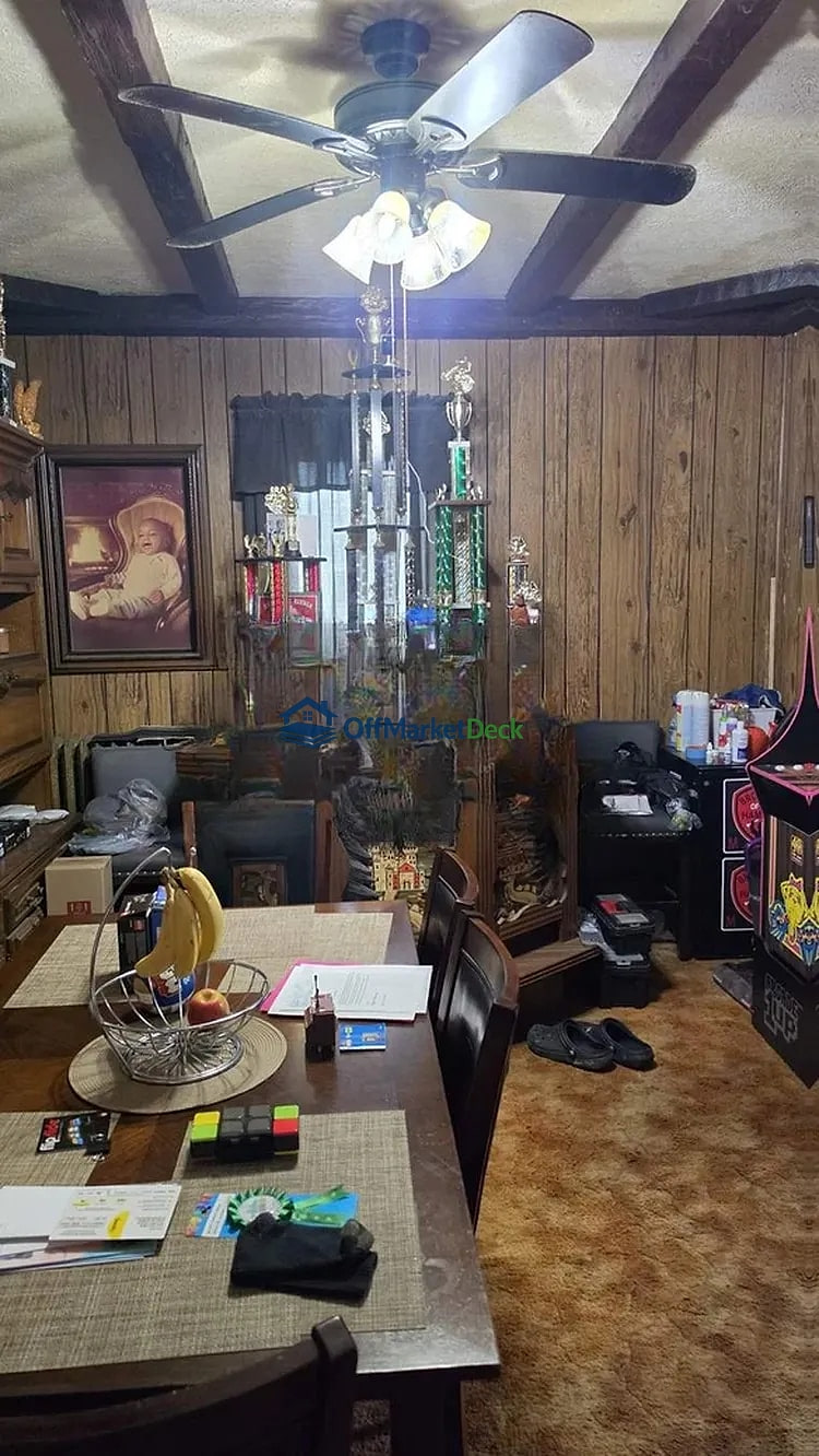 Off-market house in Alliance, Ohio — 3 beds, 1 bath, $65,000 — photo 3 of 8
