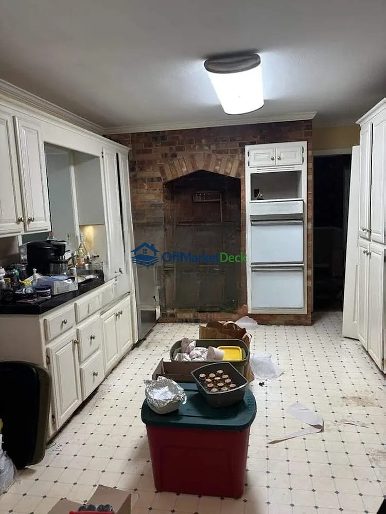 Off-market house in Mena, Arkansas — 5 beds, 5 baths, $225,000 — photo 6 of 8