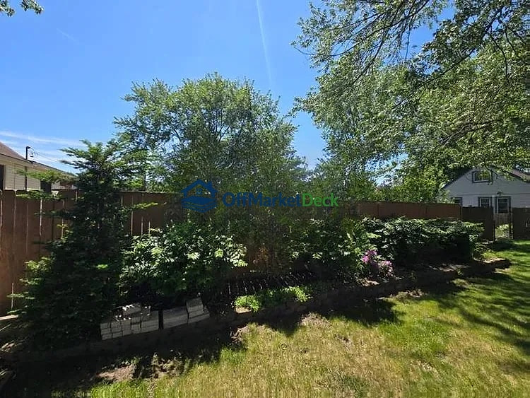 Off-market house in Allen Park, Michigan — 3 beds, 2 baths, $175,000 — photo 7 of 8