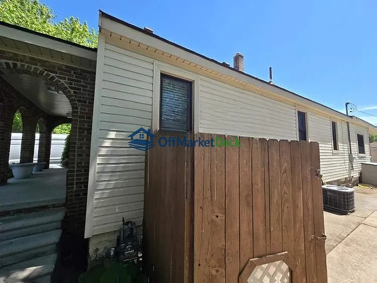 Off-market house in Allen Park, Michigan — 3 beds, 2 baths, $175,000 — photo 8 of 8