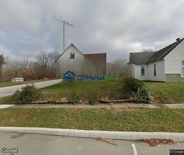 Off-market house in Pine Village, Indiana — 2 beds, 1 bath, $99,900 — photo 2 of 3