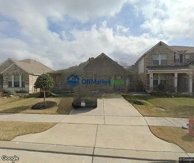 Off-market house in Rosharon, Texas — 3 beds, 2 baths, $280,000 — photo 2 of 3
