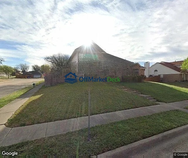 Off-market house in Rowlett, Texas — 3 beds, 2.5 baths, $269,500 — photo 2 of 3