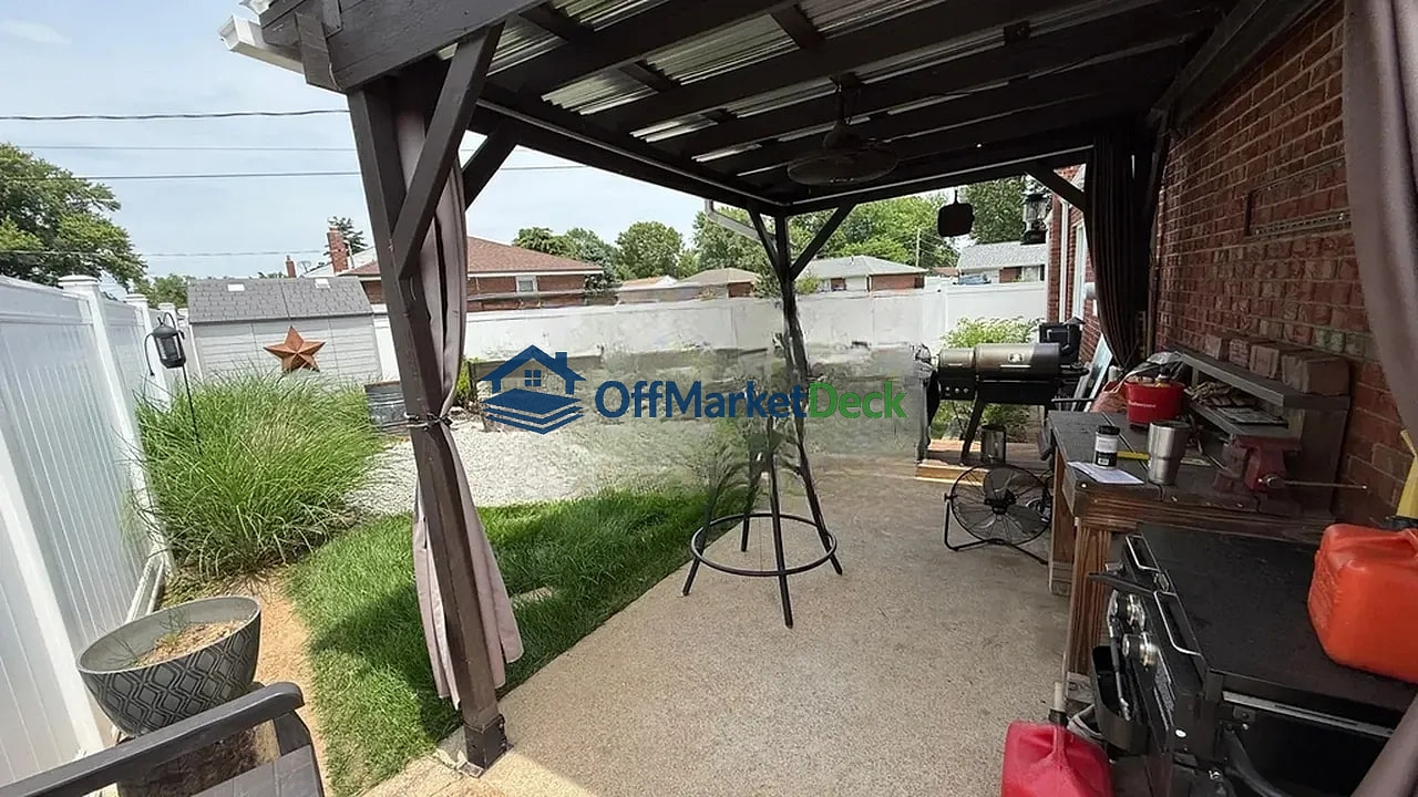 Off-market house in St. Louis, Missouri — 3 beds, 2 baths, $199,900 — photo 5 of 8