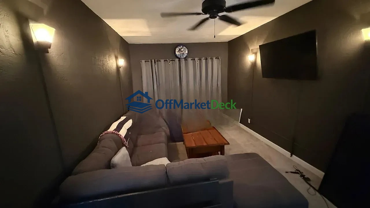 Off-market house in St. Louis, Missouri — 3 beds, 2 baths, $199,900 — photo 7 of 8
