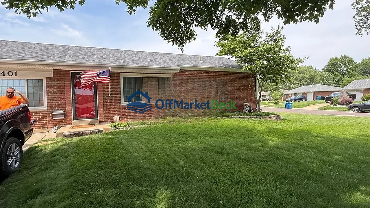 Off-market house in St. Louis, Missouri — 3 beds, 2 baths, $199,900 - Blurred background Image