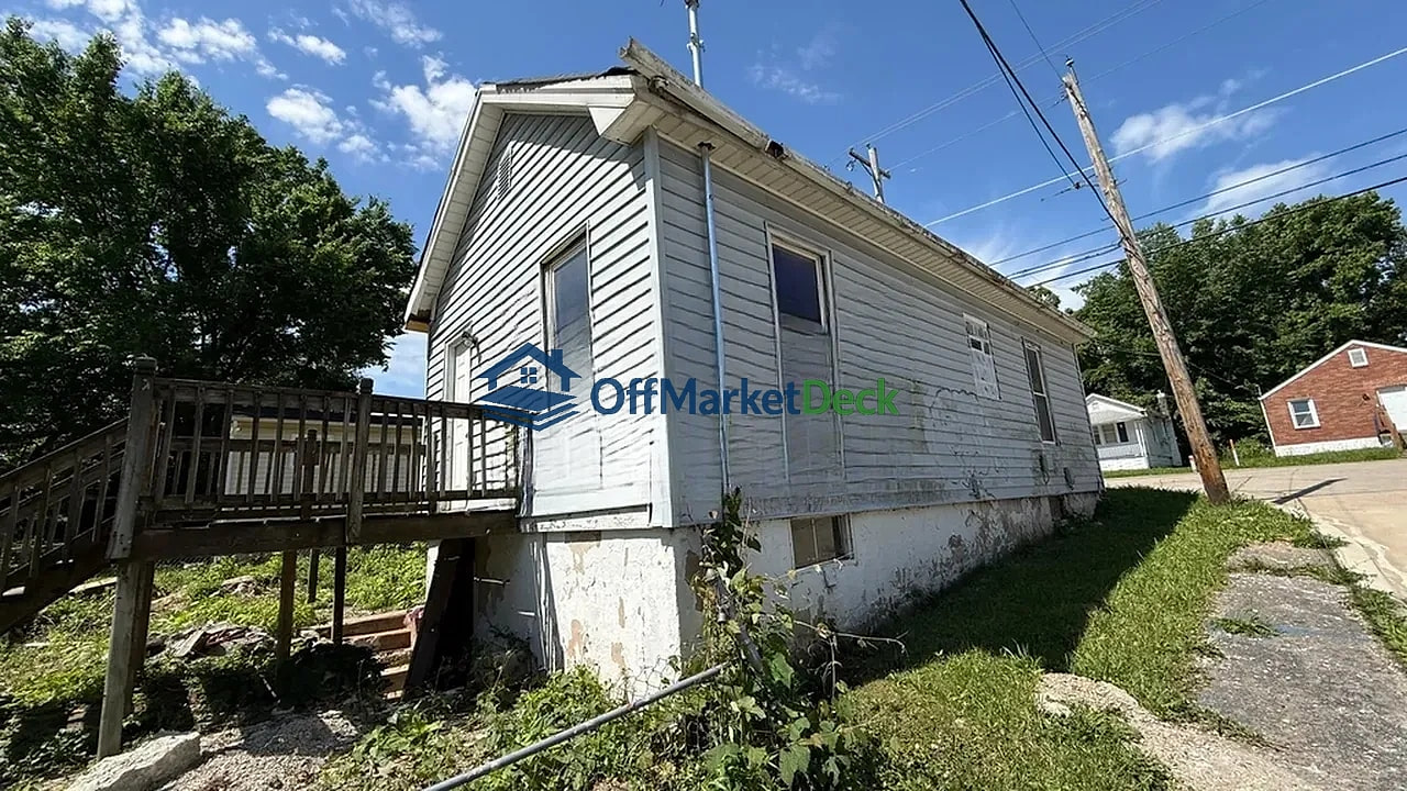 Off-market house in St. Louis, Missouri — 2 beds, 1 bath, $31,900 — photo 4 of 8