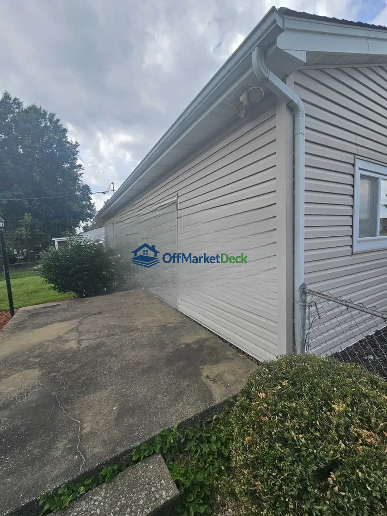 Off-market house in Wentzville, Missouri — 3 beds, 2 baths, $189,900 — photo 4 of 8