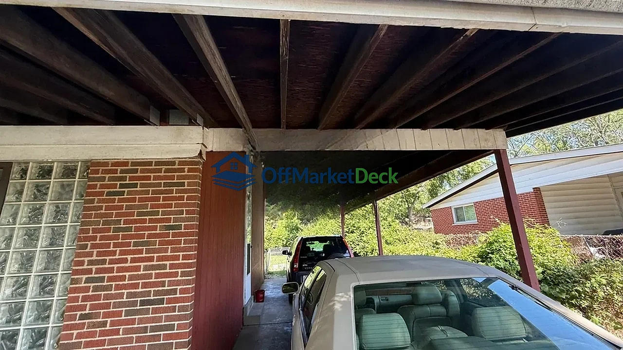 Off-market house in St. Louis, Missouri — 3 beds, 1.5 baths, $63,900 — photo 2 of 8