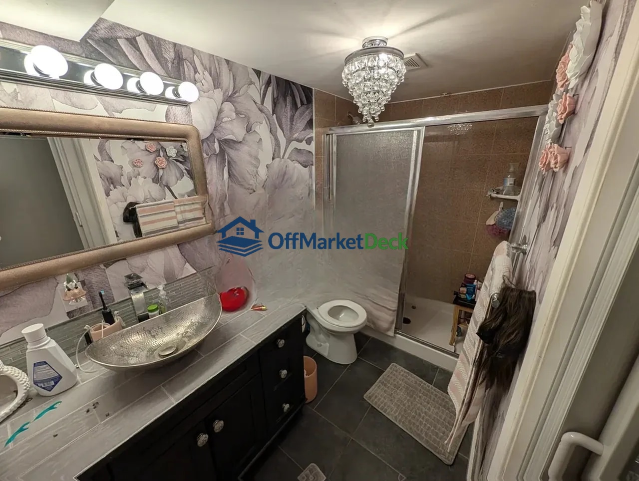 Off-market house in Sammamish, Washington — 4 beds, 3 baths, $1,077,900 — photo 6 of 8
