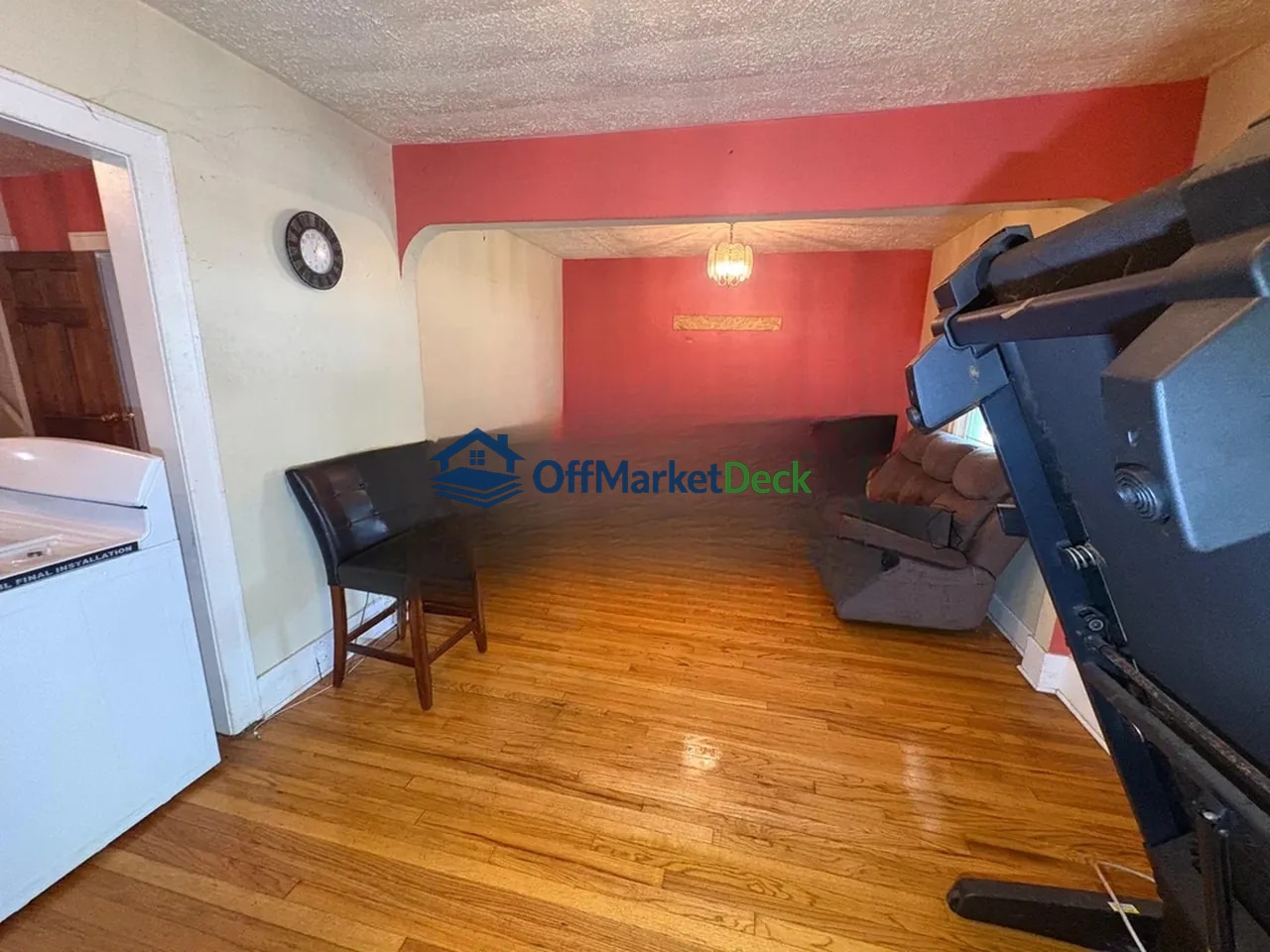 Off-market house in Ferndale, Michigan — 5 beds, 1.5 baths, $239,900 — photo 6 of 8