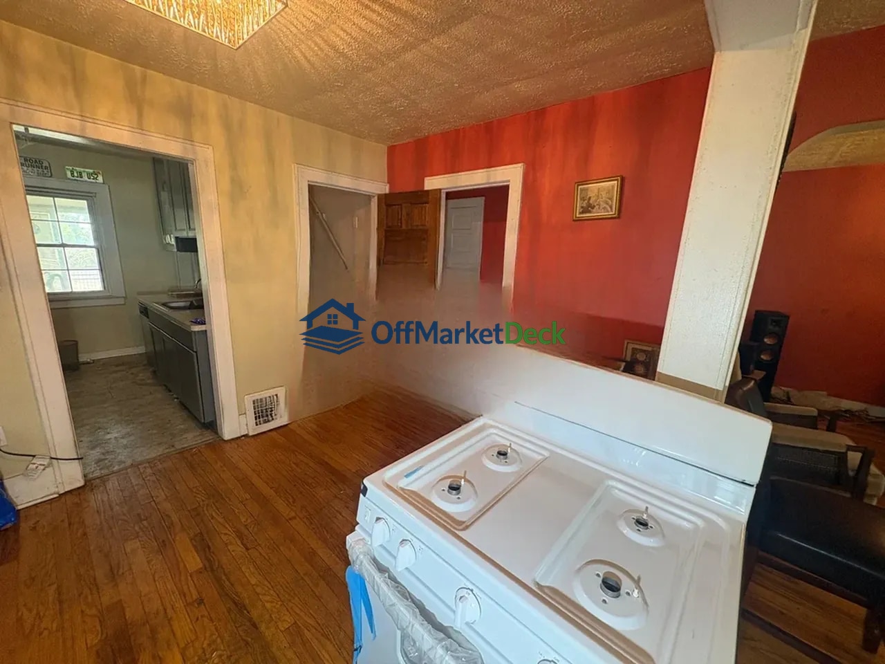 Off-market house in Ferndale, Michigan — 5 beds, 1.5 baths, $239,900 — photo 8 of 8