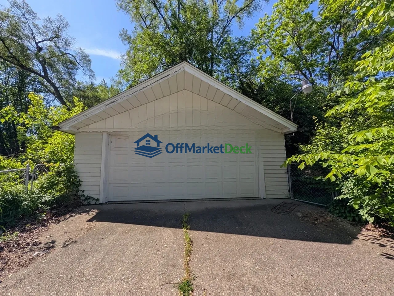 Off-market house in Detroit, Michigan — 3 beds, 1.5 baths, $54,900 — photo 4 of 8