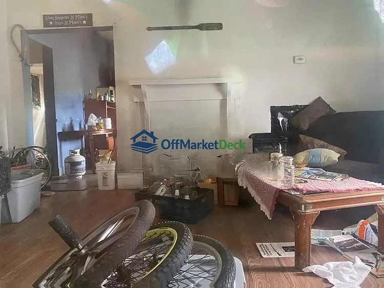 Off-market house in Mount Airy, North Carolina — 2 beds, 1 bath, $60,500 — photo 2 of 8