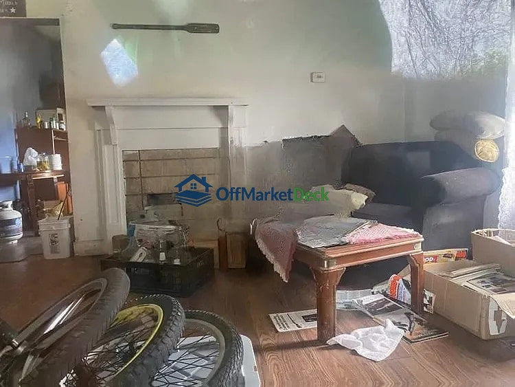 Off-market house in Mount Airy, North Carolina — 2 beds, 1 bath, $60,500 — photo 3 of 8