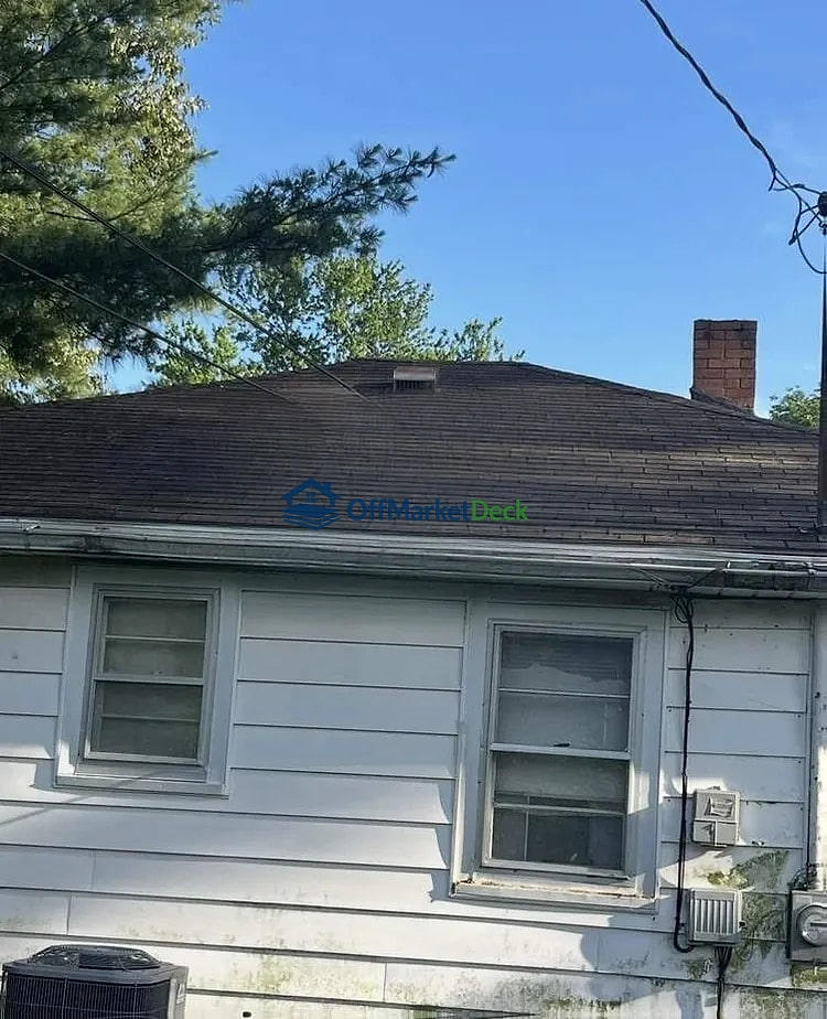 Off-market house in Evansville, Indiana — 2 beds, 1 bath, $61,800 — photo 3 of 8