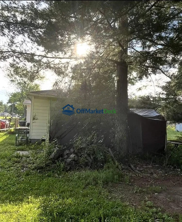 Off-market house in Evansville, Indiana — 2 beds, 1 bath, $61,800 — photo 8 of 8