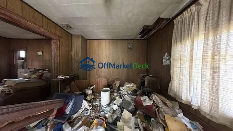 Off-market house in Decatur, Illinois — 1 bed, 1 bath, $10,000 — photo 5 of 8