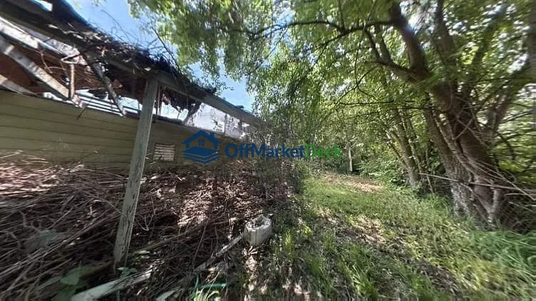 Off-market house in Decatur, Illinois — 1 bed, 1 bath, $10,000 — photo 7 of 8