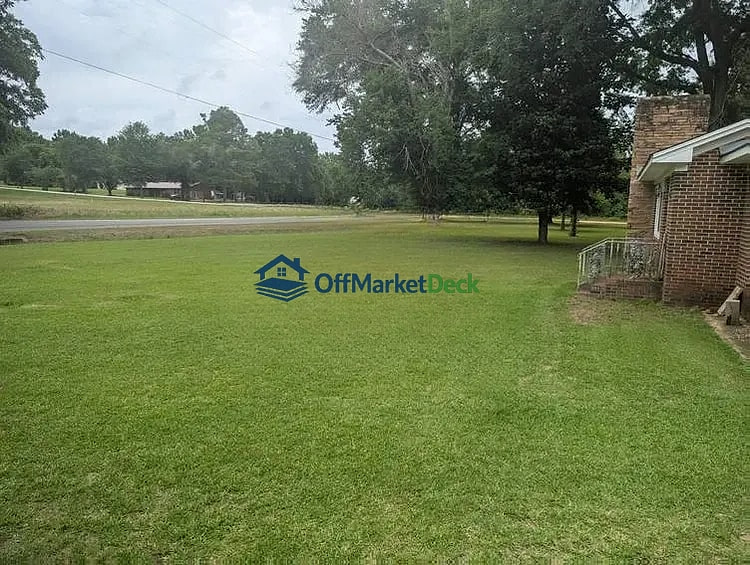 Off-market house in Plantersville, Alabama — 4 beds, 2 baths, $90,000 — photo 3 of 8