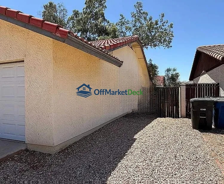 Off-market house in Gilbert, Arizona — 3 beds, 2 baths, $369,990 — photo 2 of 8