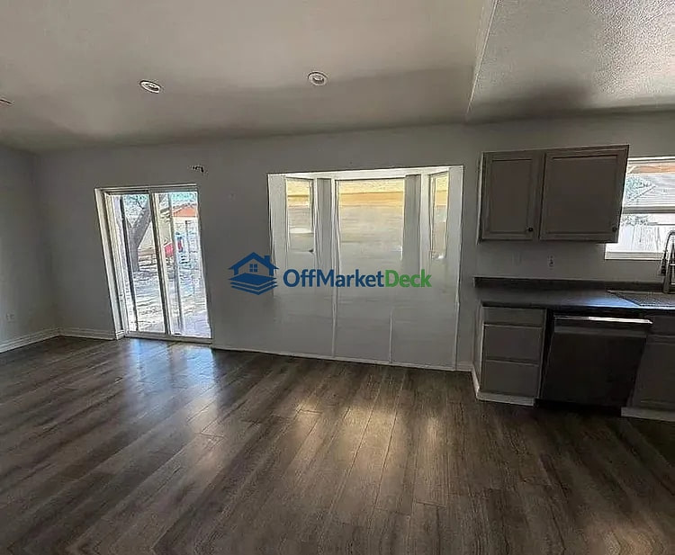 Off-market house in Gilbert, Arizona — 3 beds, 2 baths, $369,990 — photo 6 of 8