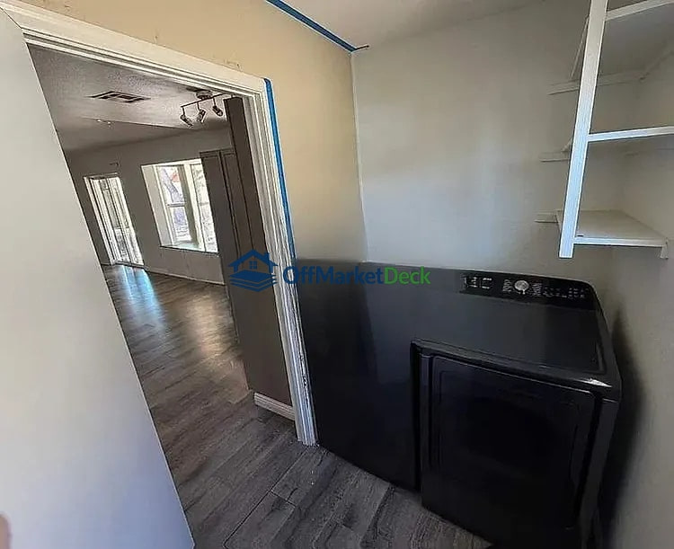 Off-market house in Gilbert, Arizona — 3 beds, 2 baths, $369,990 — photo 5 of 8