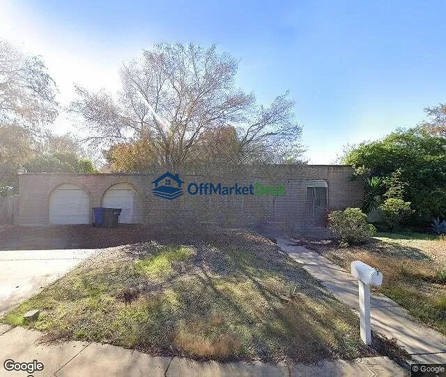Off-market house in Phoenix, Arizona — 4 beds, 3 baths, $715,000 — photo 2 of 3