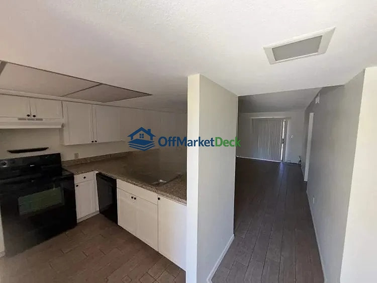 Off-market house in Mesa, Arizona — 2 beds, 2 baths, $179,990 — photo 3 of 8