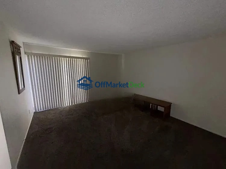 Off-market house in Mesa, Arizona — 2 beds, 2 baths, $179,990 — photo 6 of 8