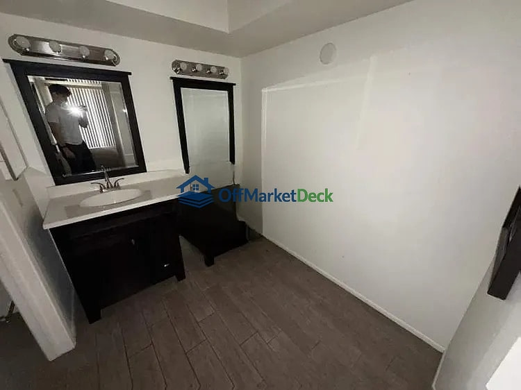 Off-market house in Mesa, Arizona — 2 beds, 2 baths, $179,990 — photo 8 of 8