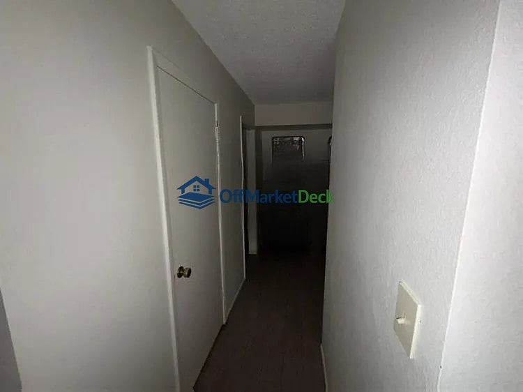 Off-market house in Mesa, Arizona — 2 beds, 2 baths, $179,990 — photo 7 of 8